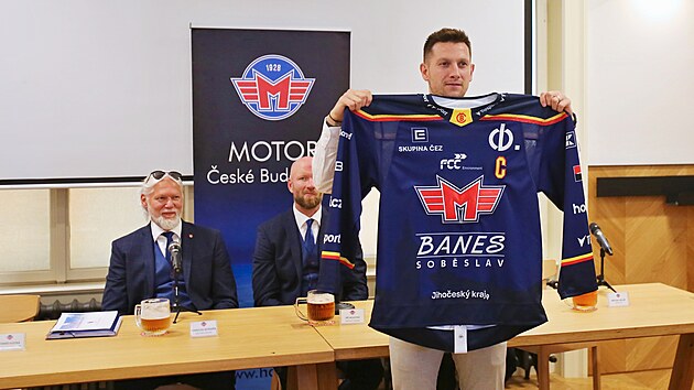 Hokey Budweis'in plak bütçesi ve temkinli hırsları var