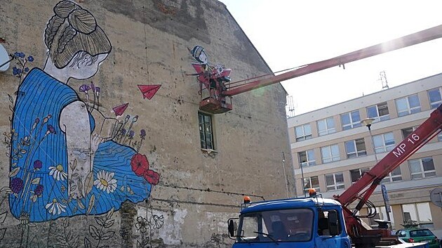 Barevn malba zdob centrum msta.