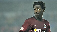 ROK 2010. V dresu Sparty zá�í svalnatý úto�ník Wilfried Bony z Pob�e�í...