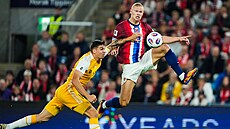 Erling Haaland zpracovává mí� p�ed moldavským  branká�em  Arturem Craciunem.