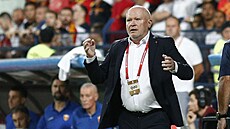 Kou eských fotbalist Ivan Haek proívá utkání v erné Hoe.