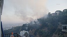 V západním Hollywoodu u North Sunset Plaza Drive vypukl po�ár