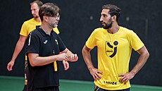 Mu�stvo Volejbalu Brno p�evzal srbský trenér Ivan Blagojevi� (vlevo). Na snímku...