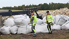 Likvidace nelegální skládky v T�chanov� u Ji�íkova na Bruntálsku za�ala. (9....