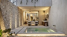 Vznikl na mimo�ádn� úzké parcele 5×31 metr� v historickém centru mexické...