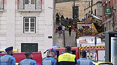 V Lisabonu vykolejila a havarovala lanovka Glória. (3. zá�í 2025)