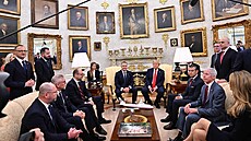 Americký prezident Donald Trump jednal v Oválné pracovn� s polským prezidentem...