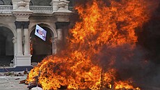 Demonstrace proti pond�lnímu zabití 19 lidí b�hem protikorup�ních protest� v...