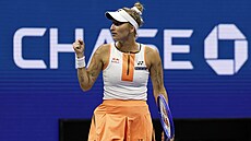 Markéta Vondrou�ová se hecuje v osmifinále US Open.