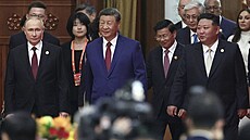 Oslavy výro�í konce války pokra�ují spole�ným ob�dem. Si �in-pching, Kim...