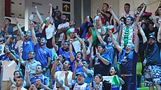 Ital�tí fanou�ci slaví vít�zství basketbalové reprezentace nad �pan�lskem.