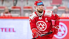 Tinecký kapitán Martin Rika v akci v pípravném duelu se Slovanem...