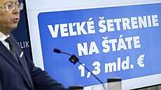 Slovenský ministr financí Ladislav Kamenický (Smer-SD) bhem tiskové konference...