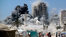 Izrael zasáhl budovu v palestinském mst Gaza. (5. zí 2025)