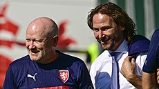 Trenér národního týmu Ivan Ha�ek s mana�erem reprezentace Pavlem Nedv�dem.