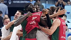 Portugal�tí hrá�i slaví na EuroBasketu postup.