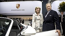 Wolfgang Porsche spole�n� se svojí �ivotní partnerkou a politi�kou Claudií...