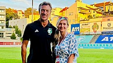 Trenér Hervé Renard a redaktorka iDNES.cz Lucie Machá�ová na stadionu Viktorie...