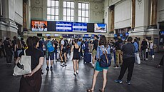 U nádra�í v Brn� se poslední týdny nepovaluje tolik bezdomovc� a dal�ích osob,...