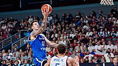 �eský basketbalista Vít Krej�í zakon�uje na srbský ko�.