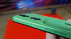 Ovládací prvky na telefonu Motorola g 06