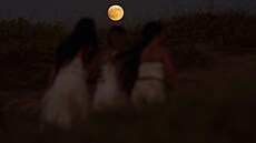 V izraelském Hadere vychází Msíc v úplku ped zakrytím stínem Zem.