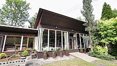 Na druhé stran� místnosti je posezení s mo�ností prohlídky portfolia akvarel�.