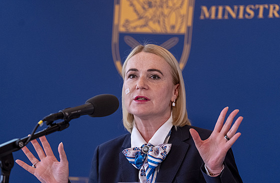 Tisková konference ministryn� obrany Jany �ernochové (ODS) ke �ty�em rok�m ve...