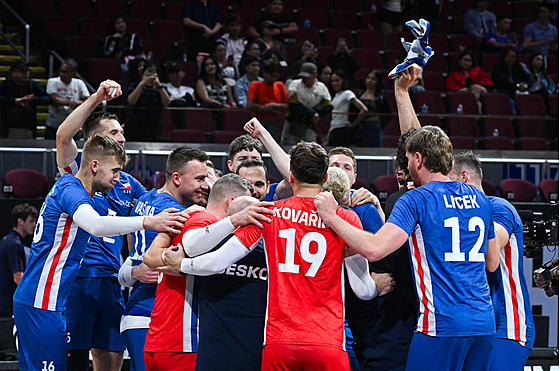 etí volejbalisté se radují z postupu do osmifinále mistrovství svta.