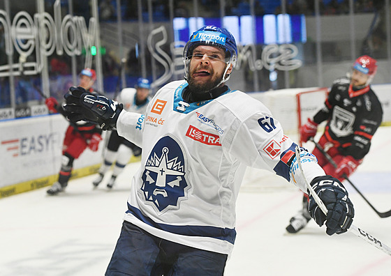 Kladenský útoník Kelly Klíma slaví gól proti Hradci Králové.