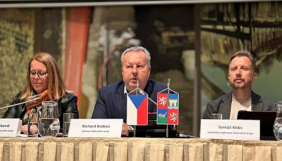 Hejtman Richard Brabec, 1. nám�stkyn� Jindra Zalabáková a nám�stek Tomá� Kirbs