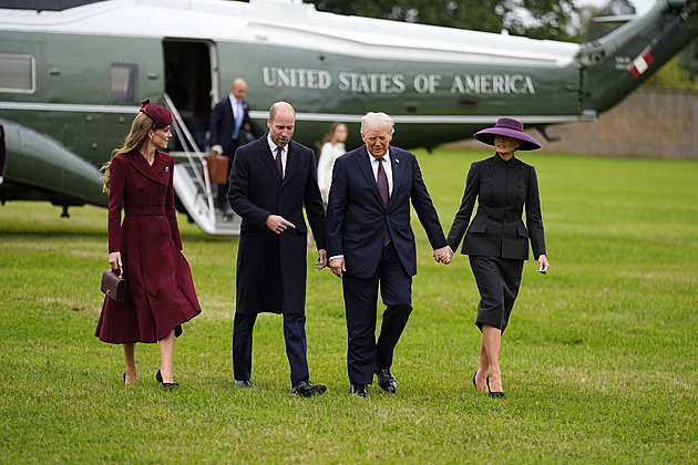 Trump zahájil návštěvu Británie. Svezli ho v kočáře, půjde k hrobu Alžběty II.