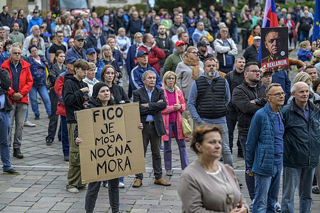 Rakušan na protivládní demonstraci v Bratislavě? Jak (ne)zlepšovat česko-slovenské vztahy