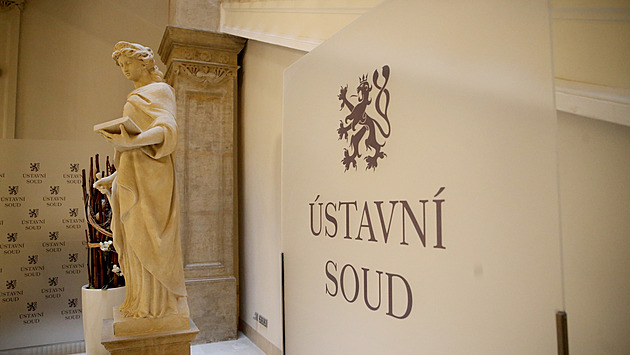 Platy soudců se vymkly a rostou disproporčně, zásluhou Ústavního soudu