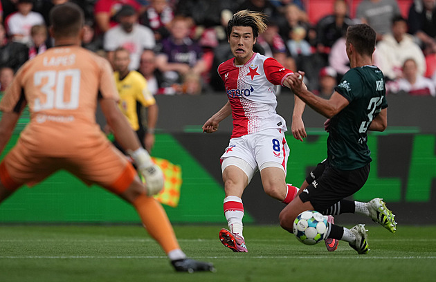 Slavia - Karviná 3:1, svižný zápas na obě strany. Dvěma góly ho rozsekl Vorlický