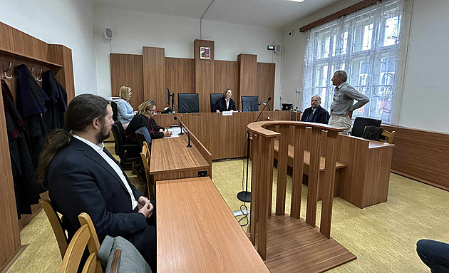 Shořelý krumlovský bazén už bourají. Muž za jeho zapálení patrně dostane podmínku