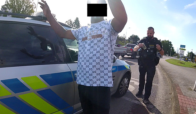 Recidivistu policist zadreli hned druh den pot, co pepadl seniorku.