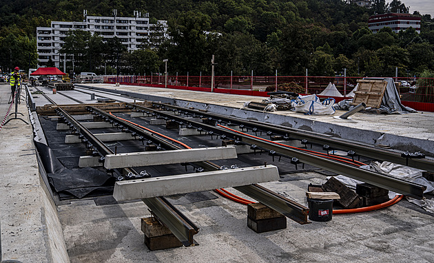 Kdy bude otevřen Dvorecký most? Konkrétní datum ještě není, ale přibližné ano