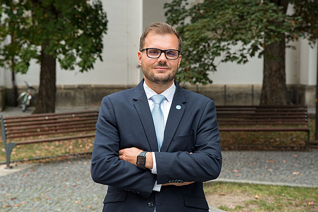 Starosta Chrasti navrhl své odvolání. Pak po zastupitelích chtěl, aby byli proti