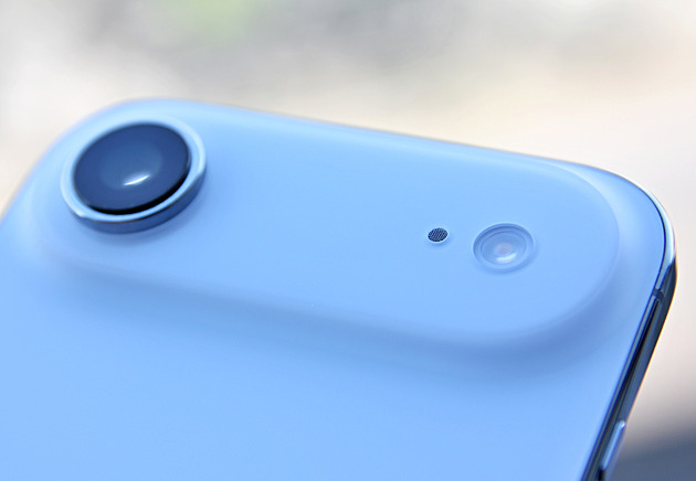 Nechtěné smartphony jsou cenový hit. Výrazně zlevnil i jeden nový iPhone