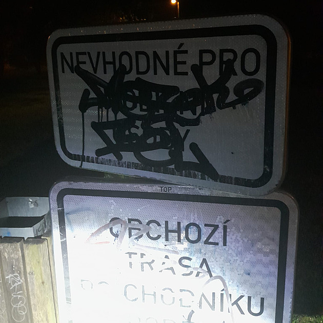 Posprejovaná znaka v praských Modanech (14. záí 2025)