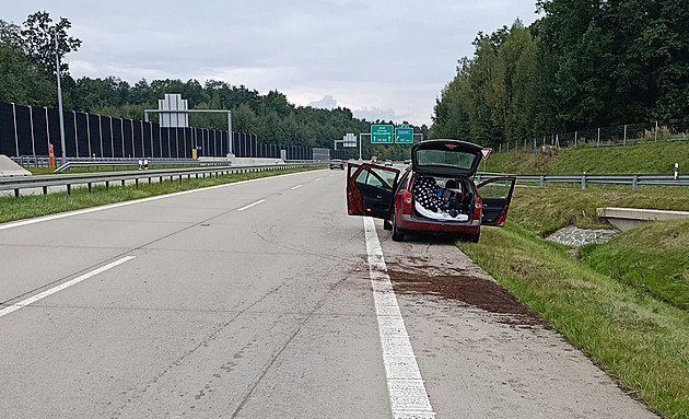 Naped boural, pak usnul. Opilec na dálnici vezl v aut i dít.
