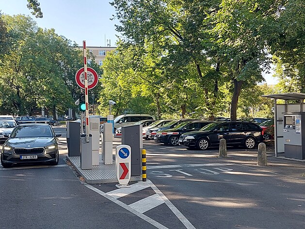 Parkování u Městské nemocnice Ostrava se nově dá předplatit online
