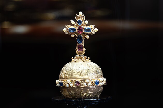 Na Praskm hrad probhlo slavnostn zahjen vstavy eskch korunovanch...