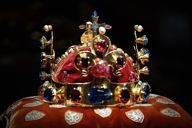 Na Praskm hrad probhlo slavnostn zahjen vstavy eskch korunovanch...