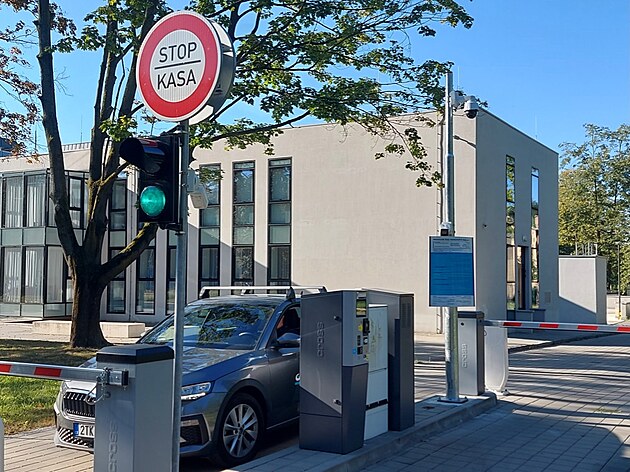 Parkování u Městské nemocnice Ostrava se nově dá předplatit online