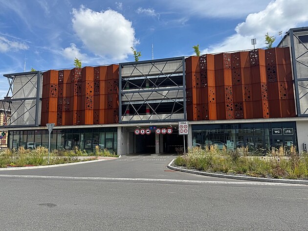 Parkování u Městské nemocnice Ostrava se nově dá předplatit online