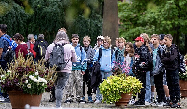 Stovky lid ekaly v od brzkho rna ve front ped vstupem do Vladislavskho...