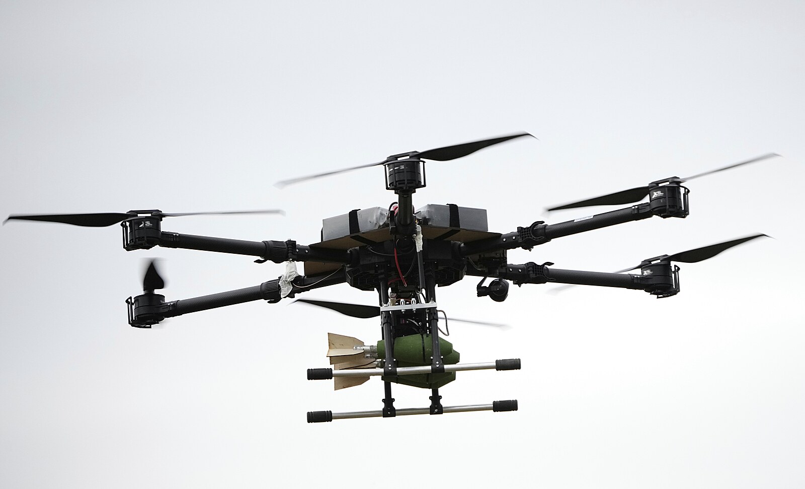 Dron letěl i na Moskvu. Rusko tvrdí, že v noci zlikvidovalo 17 ukrajinských dronů
