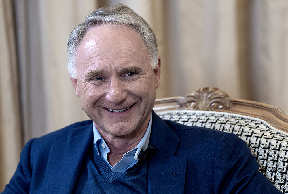 Vždy jsem chtěl napsat knihu, jejíž děj se odehrává v Praze, říká Dan Brown episode artwork
